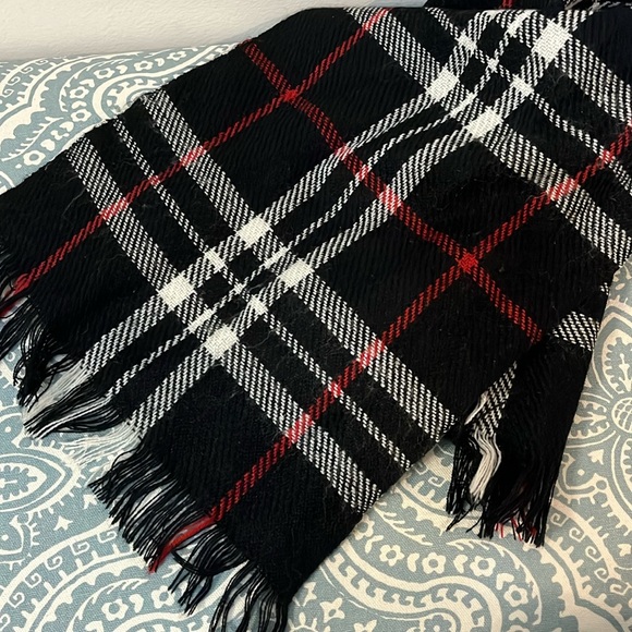 Classic plaid scarf - Picture 1 of 7